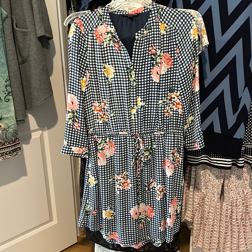 Signature Studio Dress Med NWOT